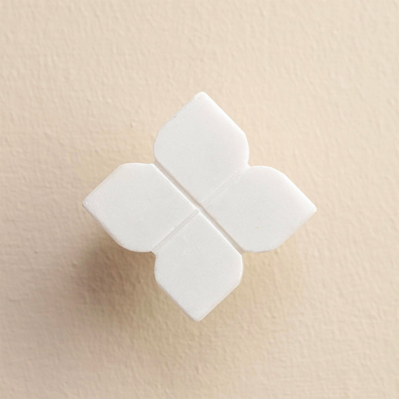 NEW Set of 2 Marble Amari White Clover Carved Drawer Pulls Knobs - Picture 8 of 10